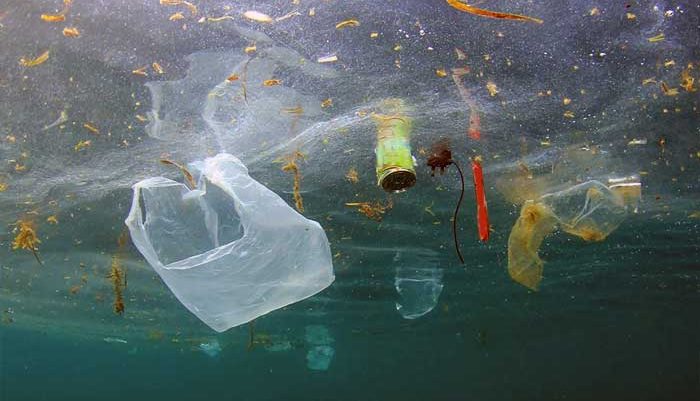 Sampah plastik di lautan